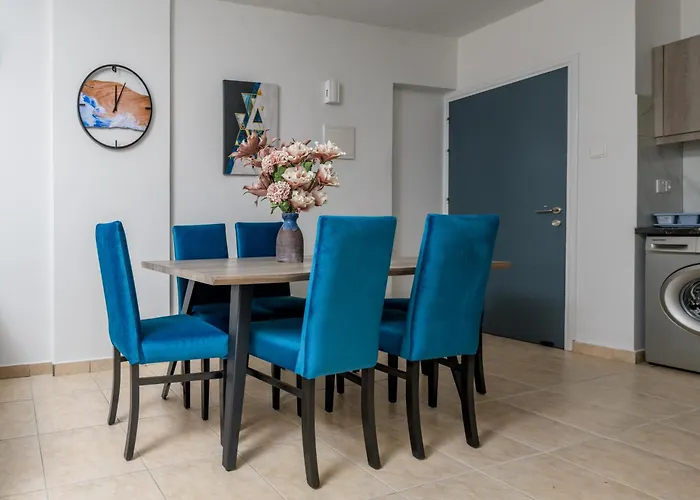 Olympia Flat 104